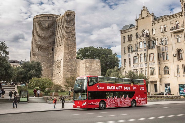 Baku hop-on hop-off city tour bus in front of Maiden Tower